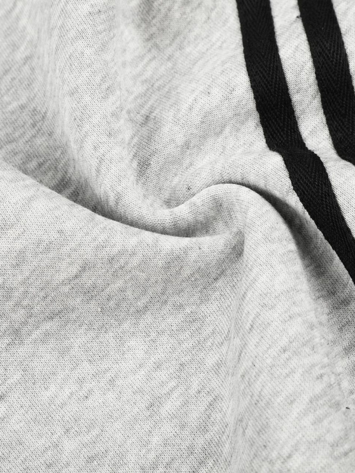 Haaura Curved Stripe Drawstring Baggy Sweatshorts