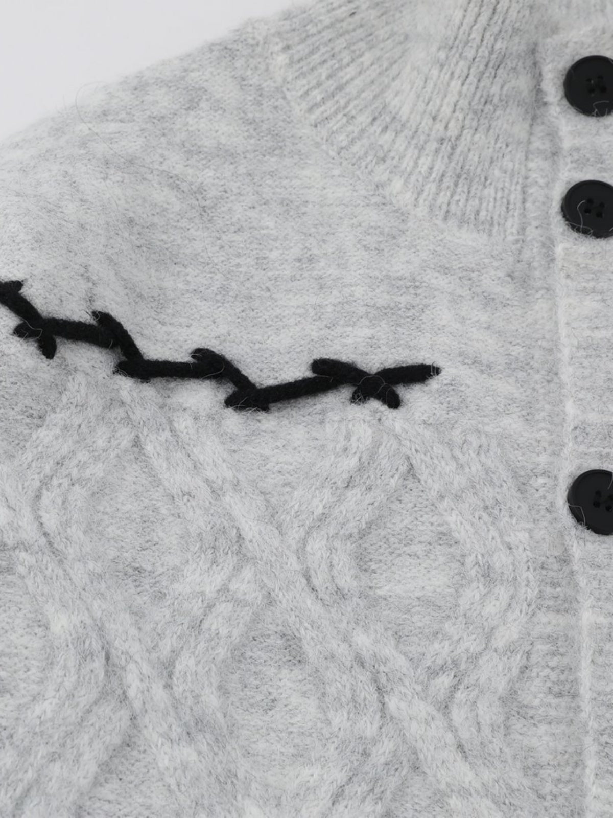 Haaura Contrast-Stitch Diamond Knit Cardigan