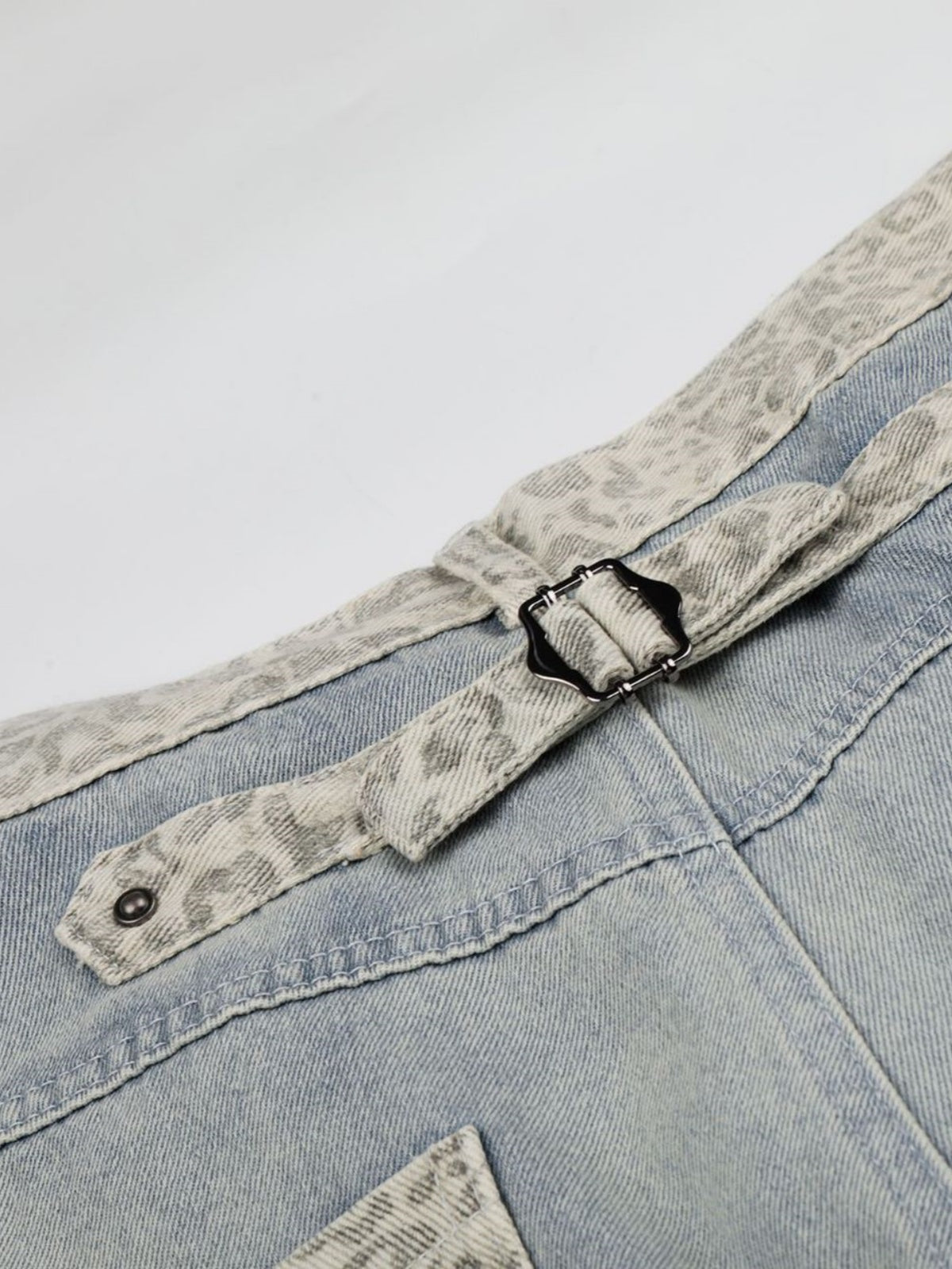 Haaura Baggy Wash Leopard Print Jeans