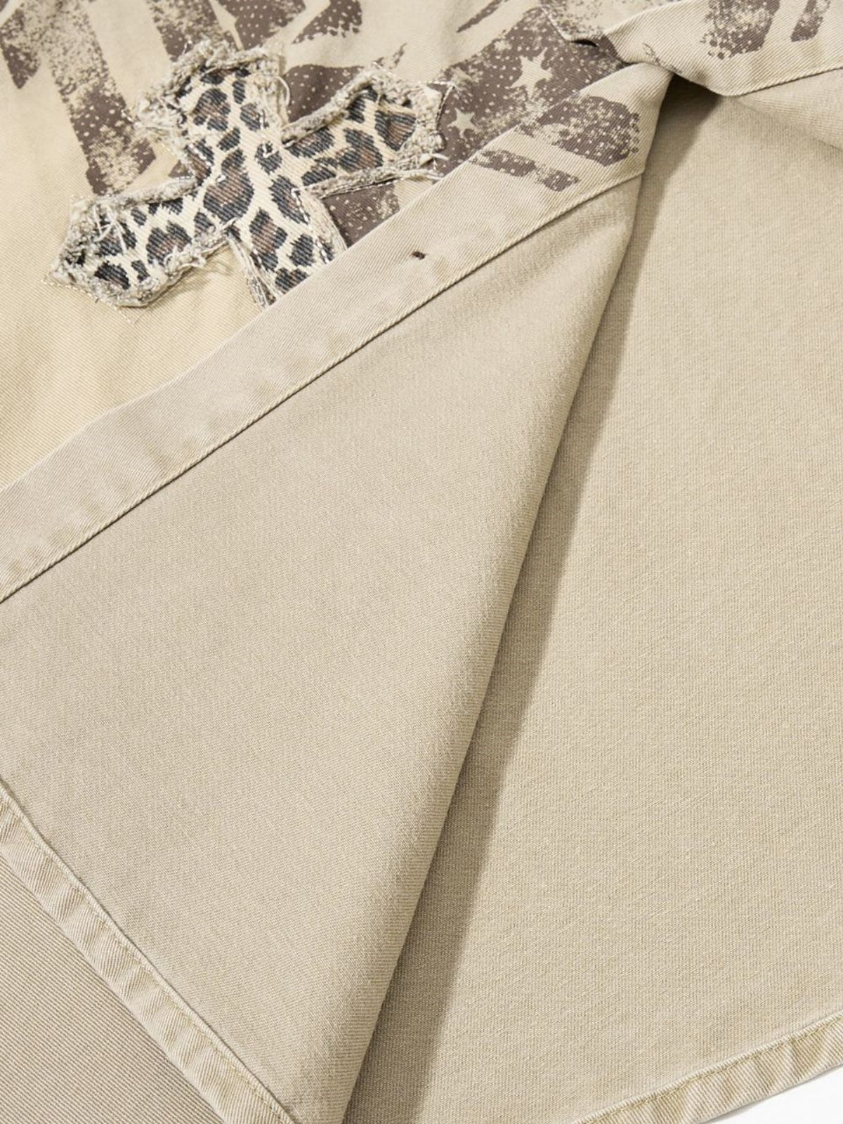 Haaura Boxy Leopard Contrast Collar Graphic Shirt